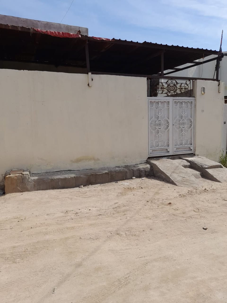 بيت ٢٠٠م بباب الهوى سعره ٦٩   كونكريت مسلح     *********** تواصل
