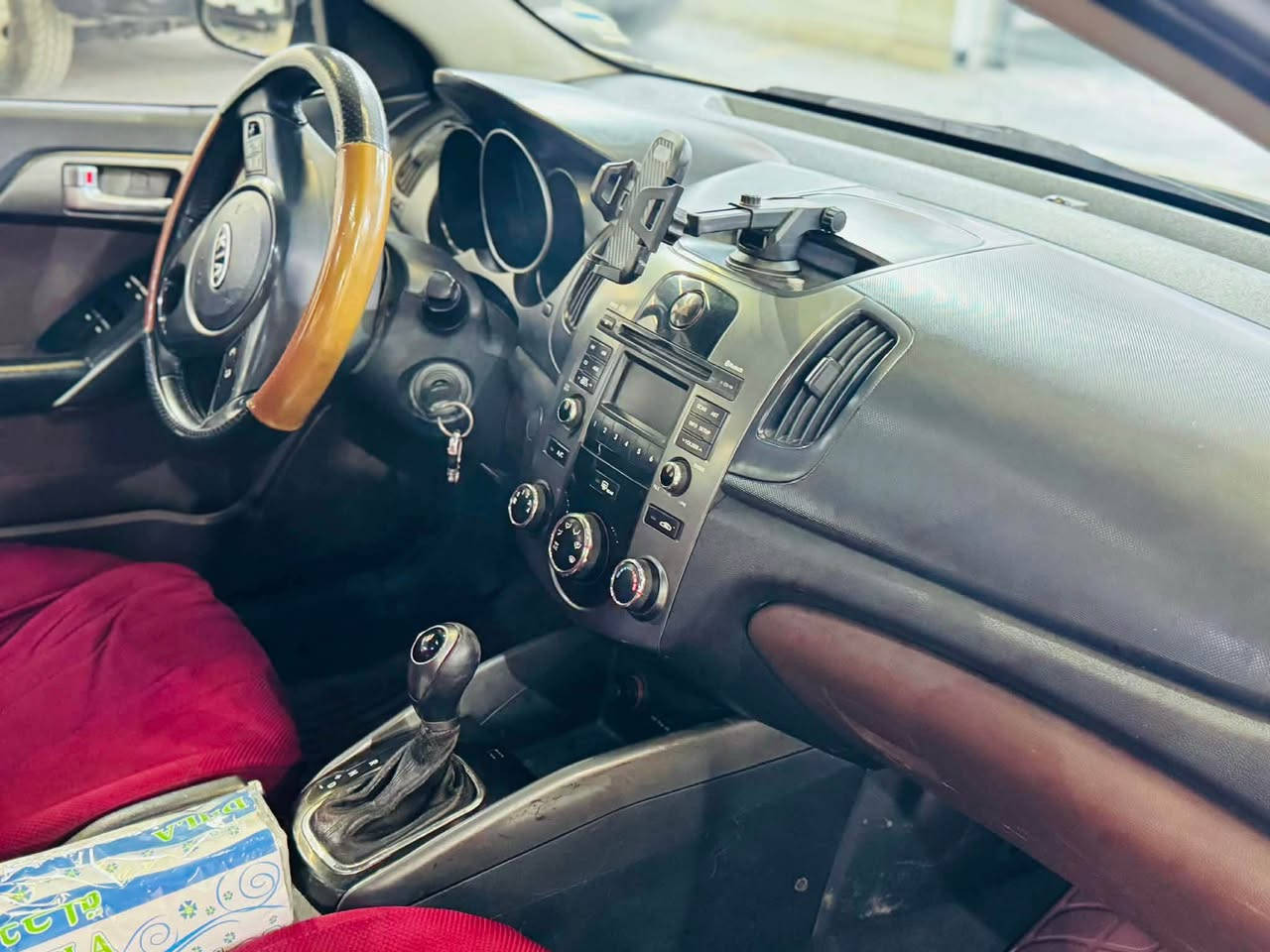 سيراتو موديل 2011توماتيك جام كا ره باى ئه ى بيس ناو سور مه كينه ى نه كراوه ته وه  سه نه وى نويه ٢٢٠ هه زار روشتوه هه موو كيانى به شه رته بو ياغى نيه سيا ره كه زور خاو ين ما يته و ٤ تايه و ويلى نويه مالى دو سته 
سعرى 109
***********
*********** كويسينجاك, أربيل
