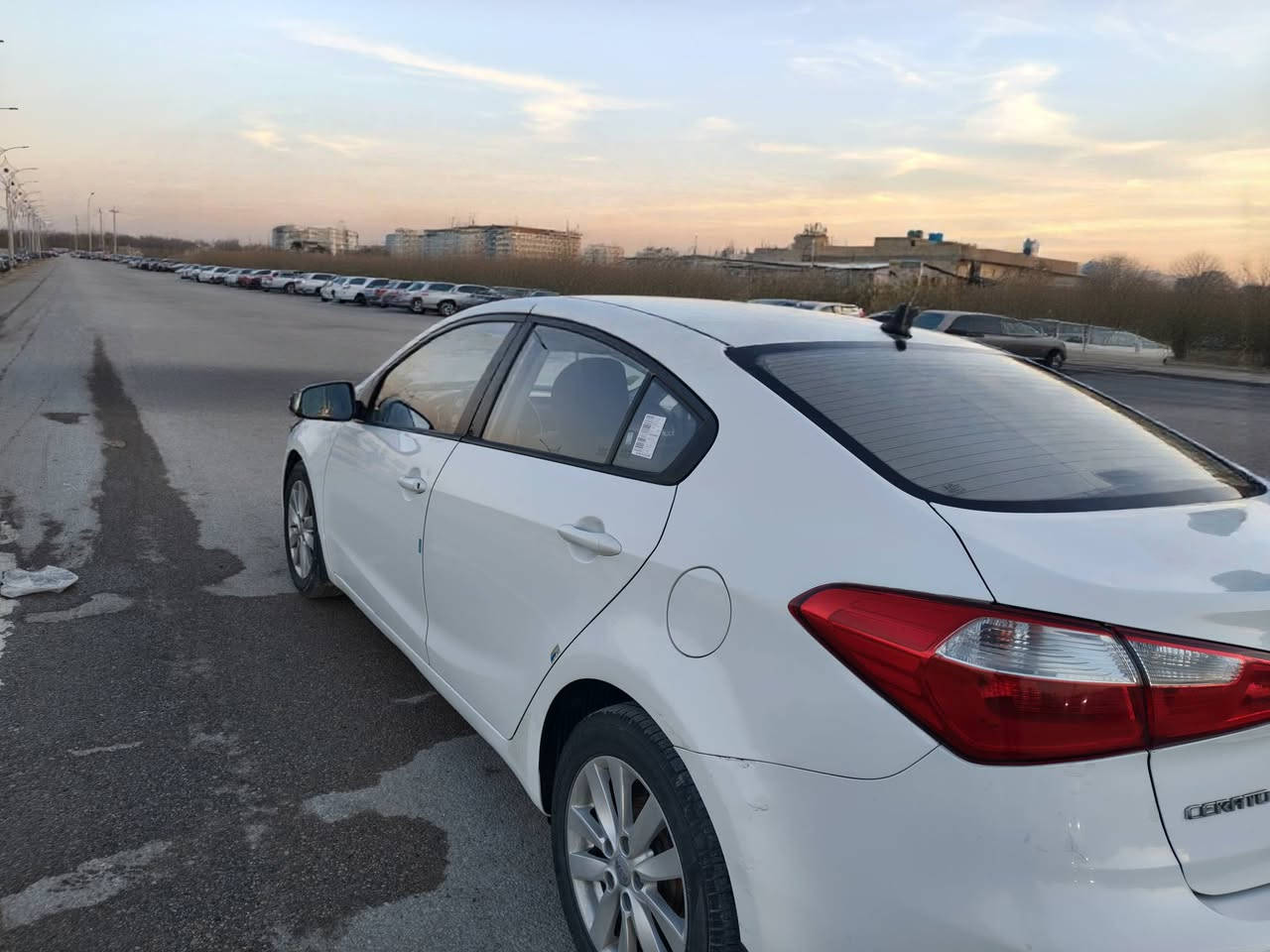 سيراتو خليجي للبيع ٢٠١٤ محرك ٢٠٠٠
المحرك مفتوح السيارة بسمي
 السيارة جاهزة ترايك وين ماتريد 
ماناقصه برغي تبريد ثلج مبدل منظومة تبريد وتدفئة جديدة  كشنات مغلفة حدادية جديدة وجاهزة ويل كب حتى السبير  ولايت زنون شاشة كبيرة
السيارة بسمي مداور ثاني مشروع وطني
الفحص موجود بالصور 
السعر / ١١٠ ورقة وبيه مجال قليل
الاتصال على الرقم ***********
المكان: ناصرية / حي التضحية
