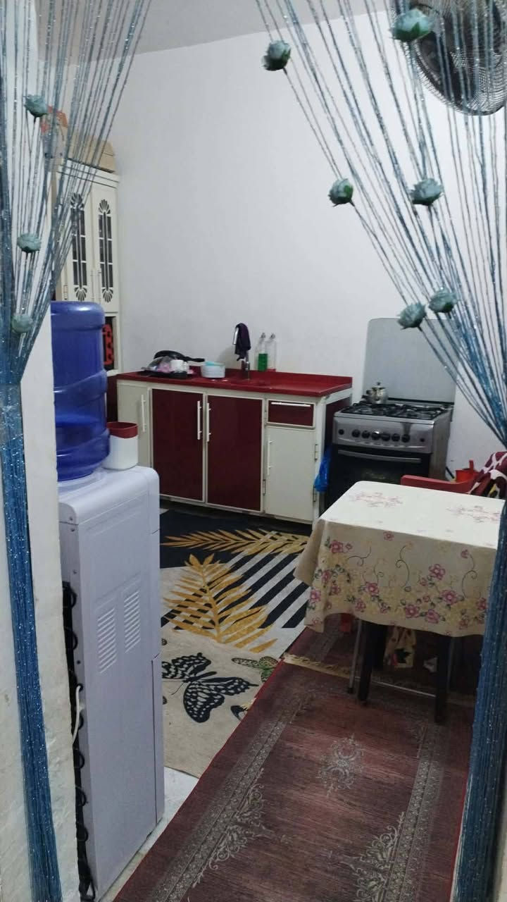 بيت للبيع  سعر 28 بيه مجال   مساحه 100متر مربع. بصف الركن. يتكون من مطبخ صاله منور وغرفه وديوانيه عاوزه بس لبخ. بيت جدا نضيف بياض و سيراميك. خدمات متوفره ماء كهرباء مدراس تبليط قريب جدا  
عنوان قريب من مجسر الاسكان منطقه سيد خضير بيت بناء جديد صارله سنه سعر 28 بي مجال لشراي


**إذا كنت صاحب هذا الإعلان وتريد حذفه لأي سبب، رجاءا أرسل رسالة إلى الدعم الفني**