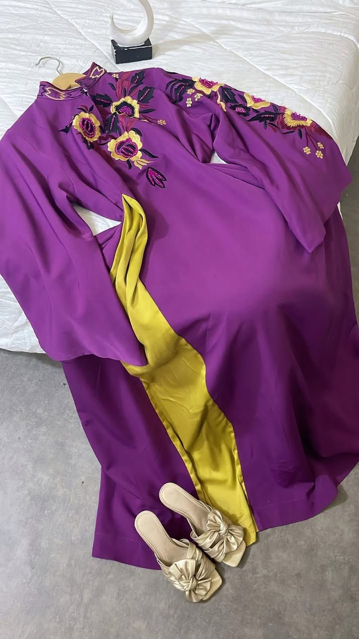 عروض مخازن الخليج باله شليف كويتي درجه اولى عبايه ودراعه  فساتين  مخاوير الوزن 20ك العدد 25
السعر 200 والتوصيل مجاني للواتصل خاص او واتساب***********
