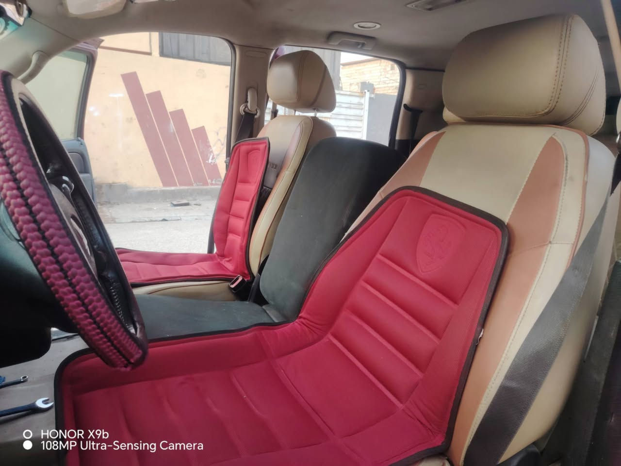 سلام عليكم ورحمة الله وبركاته اخوان سياره جاهزه أجره شوفر سوبر بان ٢٠١٠ سياره بسمي للبيع سعر ١٥٠ كير محرك وكسل كفاله او مراوس بخصوصي ***********
