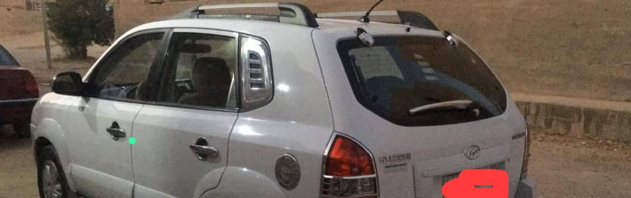 توسان موديل ٢٠١٠ خليجي ٤ سلندر دوش محرك كير كفالة بدون بارد بدون تبديل فقط رصعة بالجنطة موضحة بالسونار السعر ١٢٥$ 
***********
