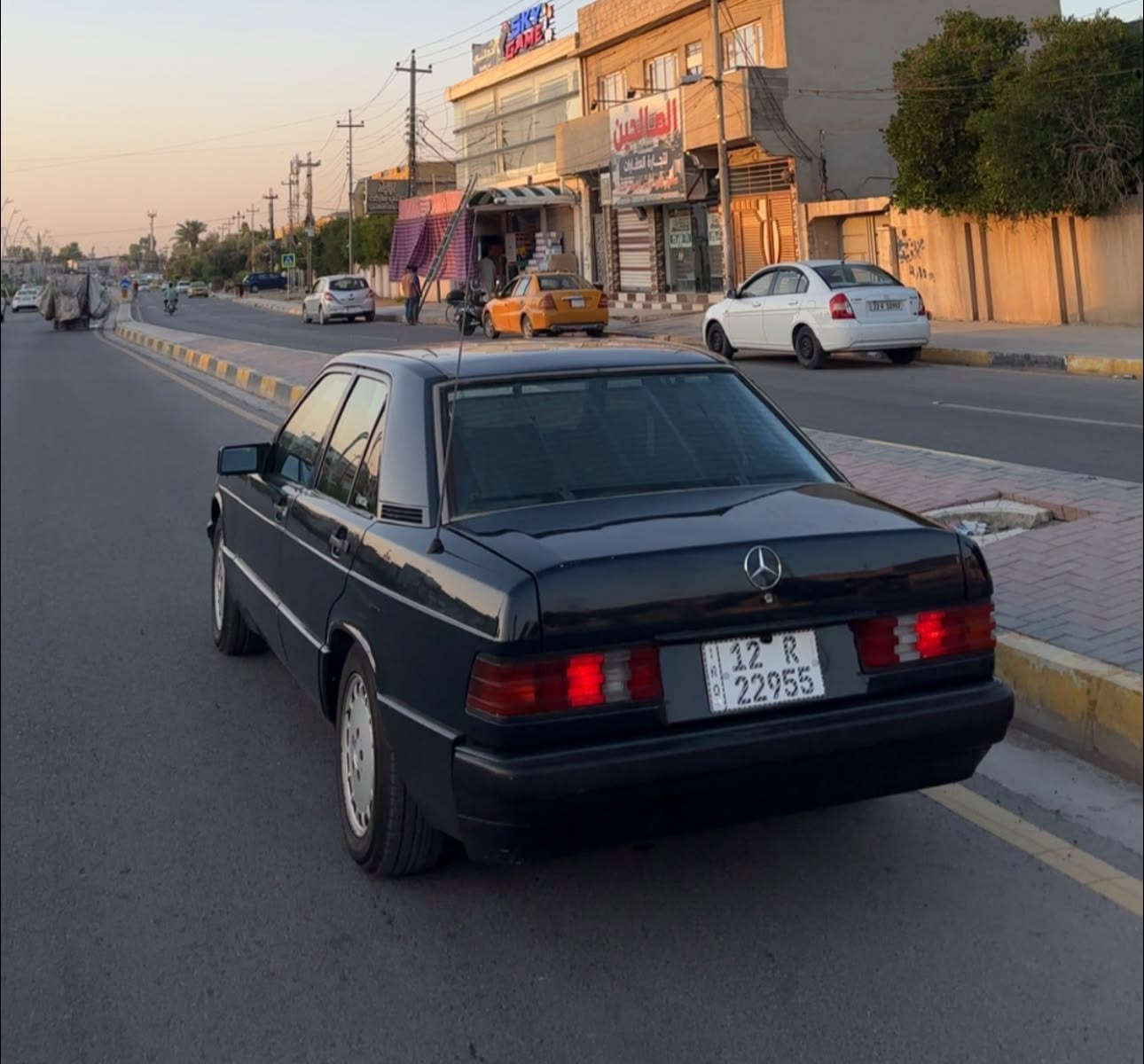 مرسيدس 190 طيارين  
 موديل 1992 
مصبوغه عام
 محروك ونجي 6 سلندر
 شرط تبريد 
شرط محرك وكير 
 سياره باسمي 
مكان السياره موصل 
سعر 68 وبيها مجال بسيط 
***********
