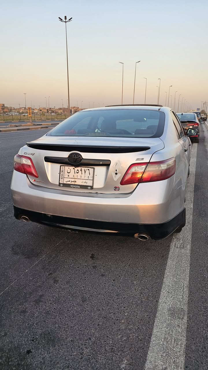 كامري 2007 6 سلندر
كامري se2007 امريكي 6 سلندر 
محرك و كير 2017 برغي ممفتوح بيهن و كلش نظيفات دهن فقط ادنول من الحسام و الماء زيتي اصلي 
صدرها تمام و تبريد فول 
نوزلات وبلكات اصلي دينسو 
مراوح و راديتر جدد اصلي فول
كشنات كهرباء و تدفئة و فتحة سلايد روف
تحكم ستيرن و شاشة و كامرة مفولات و غرفتها حيل نظيفة و مرتبة 
زنون عالي ناصي 
السيارة كلشي بيها شغال و مرتب مال جناي

مكانها بغداد بسماية،  السعر 83
*********** اتصال او واتساب او رمشلي اخابرك
