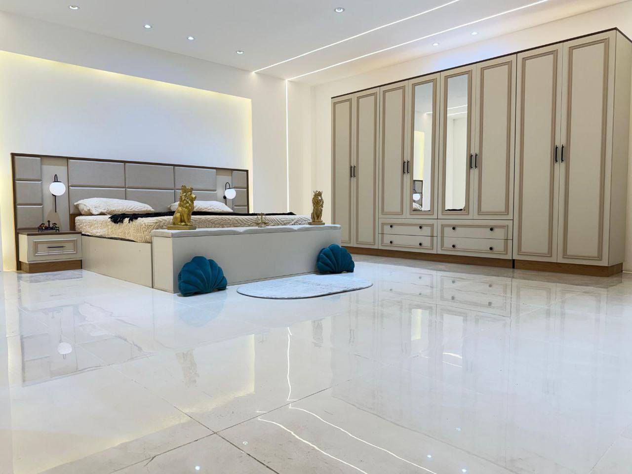 موديل كارزما الاصلي مودرن
*10 قطع*
برغي حديد✅
سرير دبل جك✅
كنتور رفوف ✅
بروفيل على جميع القطع✅
ظهر بلوك✅
♦️كنتور340 م  
♦️ميز تواليت 
♦️ كومدي عدد2,   اناره💡
♦️سرير200 سم*180سم 
♦️مرايا قيافه 
♦️شازلون 
♦️طابورية
♦️دراور 
السعر مليون و 600 الف دينار عراقي🇮🇶  الاستفسار واتساب ***********
