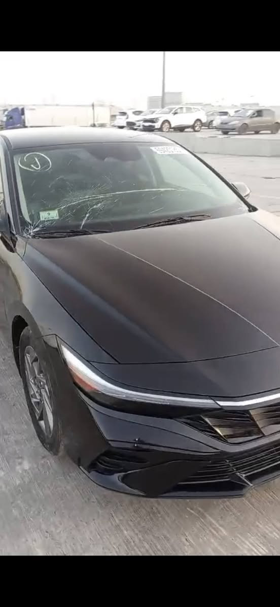 السلام عليكم
هواندي انتره مديل 2024 

سياره حادثه مثل ما موضحه بصوره 

بدون اي دواخل باب مبدل بلادي اسود نفس لون 100%

سياره مشحونه من دبي إلى الشمال 20 و توصل ابيع مرقم اربيل

موصفات سياره معروفه كدامك 
ماشيه 11 الف 
للاستفسار اكثر 

*********** واتساب بيه غير متواجده عله فيس
