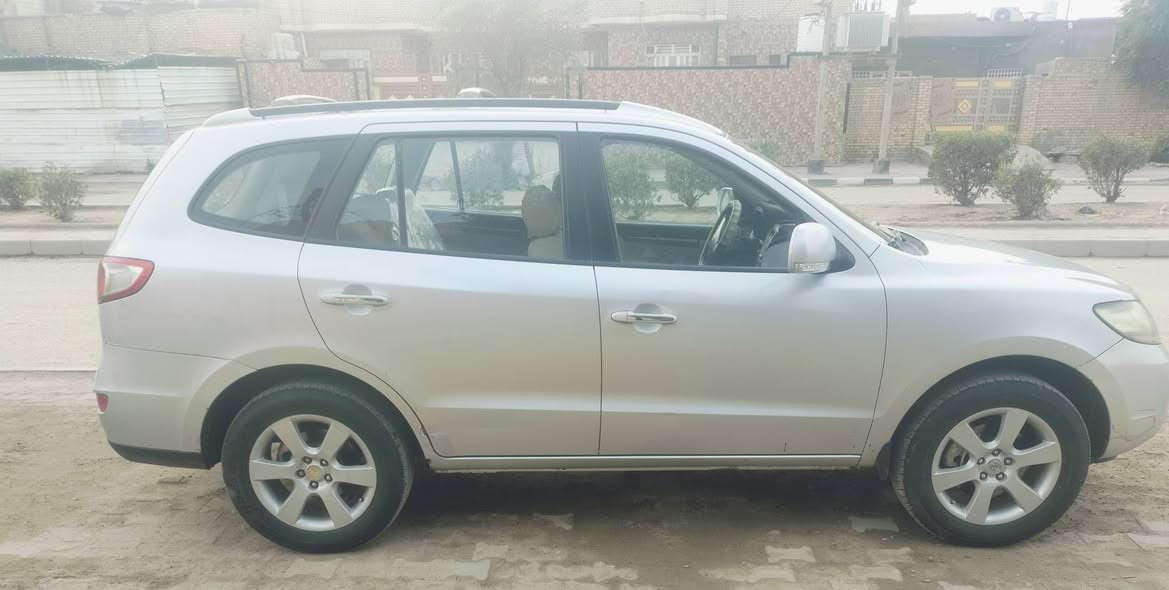 السلام عليكم هونداي سنتافيا موديل 2009  خليجي سبعه اركب  كشنات جلد فور ويل كير محرك 6 سلندر 2700 مكفول من البخار ول راجز ول تنقيص رقم بصره الدولي الجديد بسمي هزه وسنويه جديده مكان السياره ميسان سعرها 125 وبيها مجال الشراي رقمي***********
