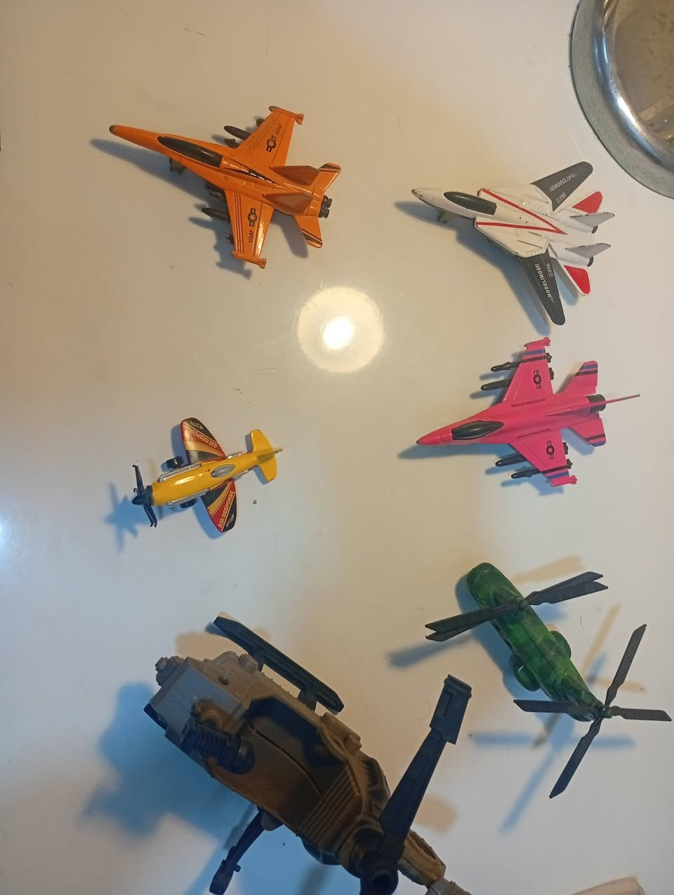 طائرات إصليات جديدات اكو بلاستيك و حديد القطعه على 5 الف 
يوجد توصيل لكافه أنحاء العراق


**إذا كنت صاحب هذا الإعلان وتريد حذفه لأي سبب، رجاءا أرسل رسالة إلى الدعم الفني**