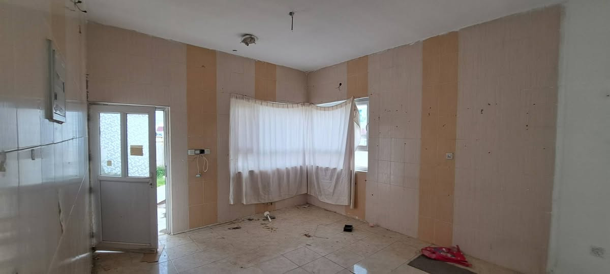 خانوبۆکرێ هه ولیر شاهان ستی لە جادەی150متری ژوری نوستن2/حمام هوڵ مطبخ دیوخان حدیقه کراج/بیت یجار فی اربیل شاهان ستی شارع150م/عرف نوم2/صحیات مطبخ صاله آستقبال یجار300الف *********** *********** واتساپ أربيل, العراق
