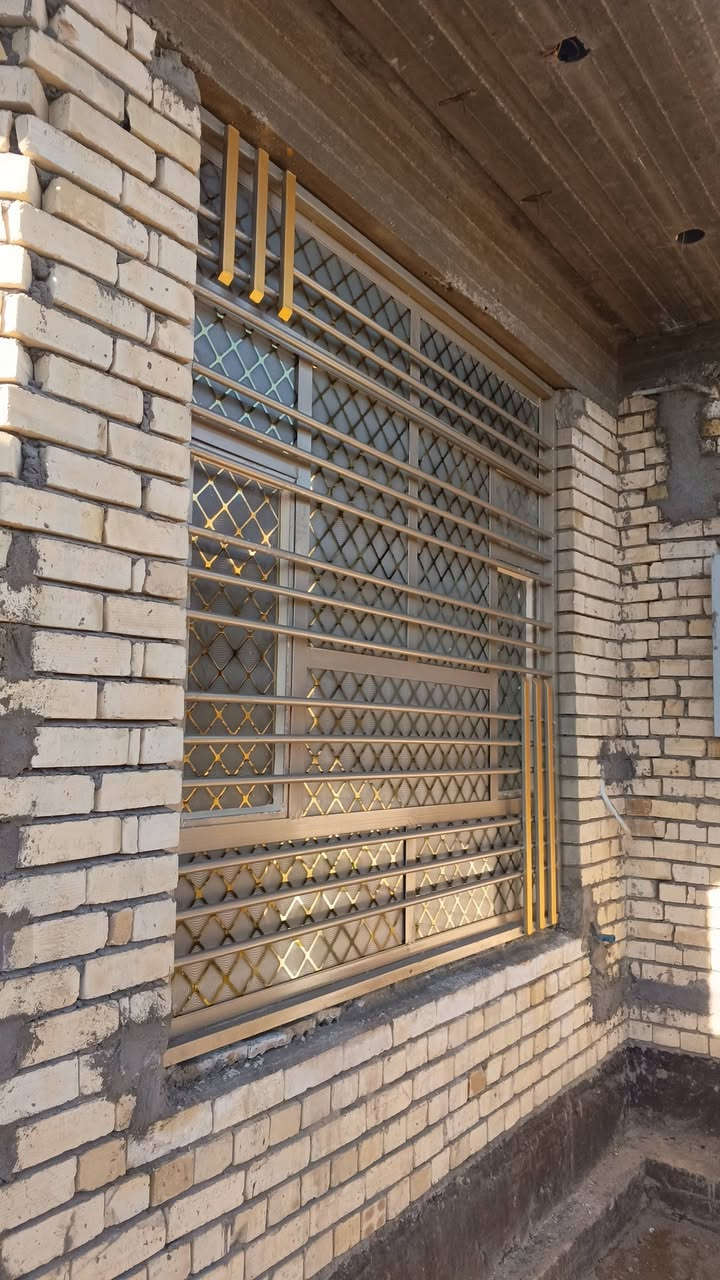 مستعدون تركيب الزجاج والمرايه وشد البيوت والدوائر الحكومية وباسعار مناسبه العنوان شارع البوسبتي قرب مصرف للمحاويل للاستفسار الاتصال على الارقام التاليه ***********//***********
