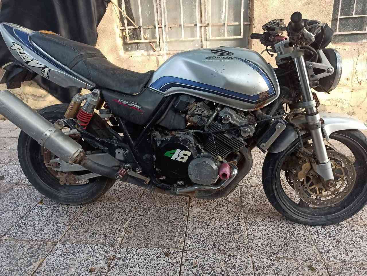 سلام عليكم سيبي 400 جيل اول دراجه متروكه عوزها تجفيت دبلات ولايت وتانكيها مزنجر ومثقب الدراجه كاطه ناريه حاليآ المكينه سليمه عوزها شغل  بدون اوراق ب٩٠٠الف وبيها مجال بصيط مكاني ذي قار


**إذا كنت صاحب هذا الإعلان وتريد حذفه لأي سبب، رجاءا أرسل رسالة إلى الدعم الفني**