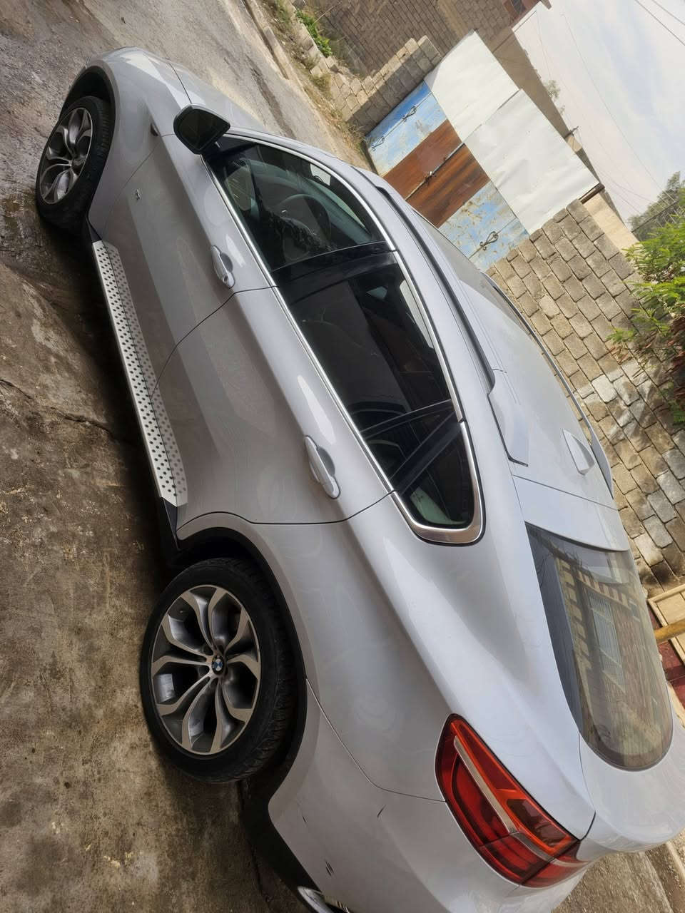 سلام عليكم اخوان السعر 125
X6 2013 50i x drive فول مواصفات
احلى x6 راح تشوفها بالواقع اجمل بكثير
السياره مصبوغه عام صبغ درجه اولى ب ١٣ ورقه 
حادثها مبين بالصوره مبدل قماره شرط الشغل بلاد و السياره كدام العين كاعده فول ١/١ 
حسب الفحص ما طلع بيها تبخير فقط سنتر مختلف سن 
و واتر بم مال تيربو ما يبرد لهذا يطلع بخار  و السياره تمشي مسايس ٢٦٠ 
المحرك  شويه يحتاج ترتيب  حتى لا تكلي طلع هيج و هيج
تجي تشوفها تقتنع و تاخذ
نواقصها بيها خربطه بالمحرك يطلع جيك انجن الكبير بس 
و برمجه frm الباقي كله شغال و حلو 
السياره ما عندي مجالها و محتاج اريد ابيع 
انطيك وياها غراض محرك كامل مفتر يطغ تسوي ادوات الك 
و هوايه شغلات تفيدك اذا ترتبها اخوان السياره كلش حلوه بس والله مجال ما عندي و صاحب السياره سكن دهوك يحولك شوكت ما تريد


**إذا كنت صاحب هذا الإعلان وتريد حذفه لأي سبب، رجاءا أرسل رسالة إلى الدعم الفني**