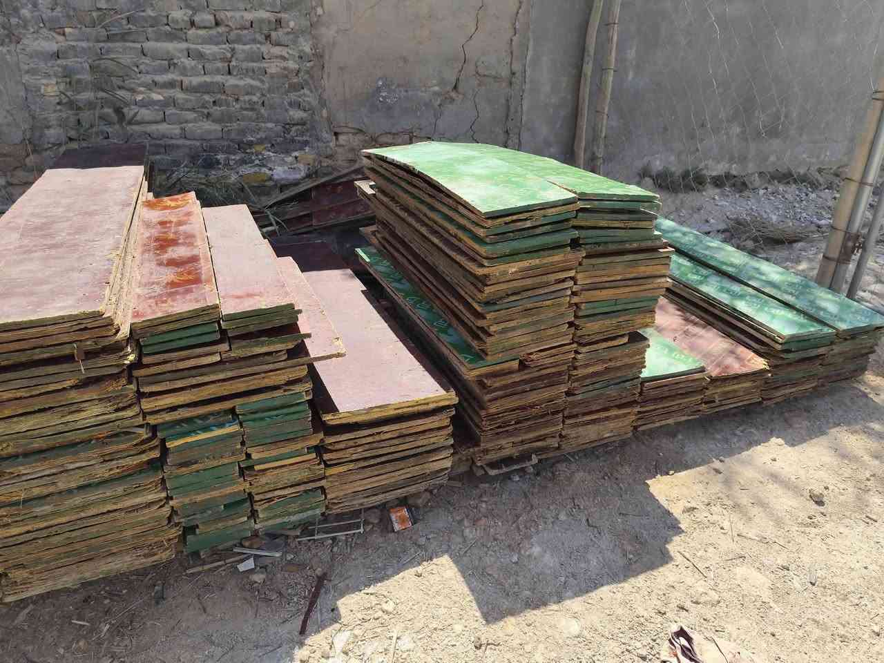 بلاويد مستعمل للبيع +فخات للبيع  السعر 300الف 
العنوان بابل هاتف ***********

