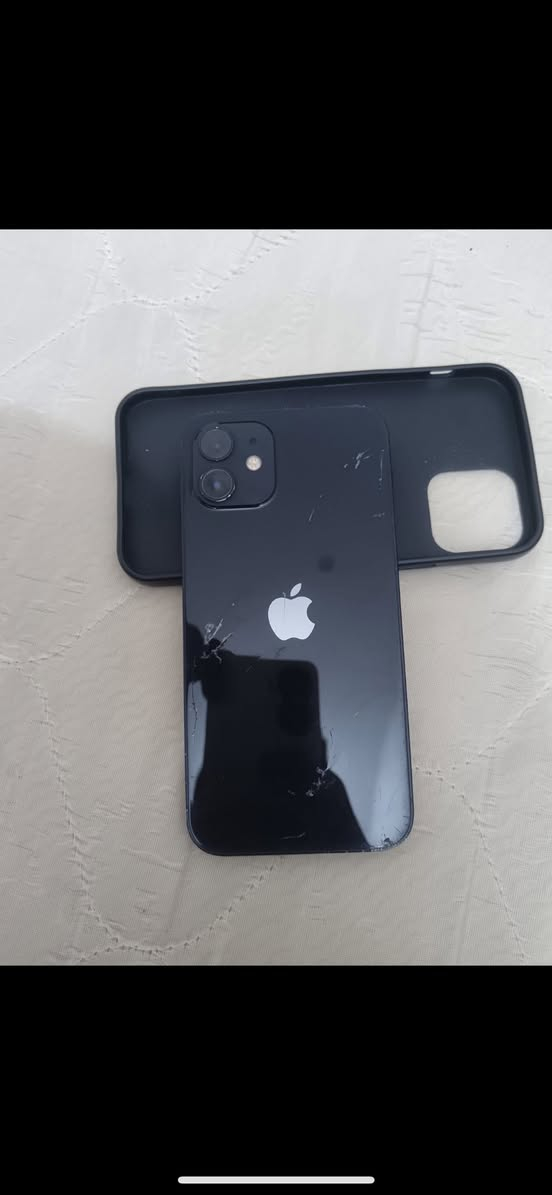 السلام عليكم
للبيع 

ايفون 12 عادي 

جهاز نضيف مال جناي مكفول من عطل وتصليح 

ذاكره 128 

بطارية 83 نزلت بأخر تحديث 

جهاز فقط ضهر مكسور وما ماثر علية ابد 

جهاز كامل ملحقات كارتون وشاحنة الاصلية 

مكان القرنة 

السعر 300 وبي مجال قليل حك جية 

الشراي ***********
