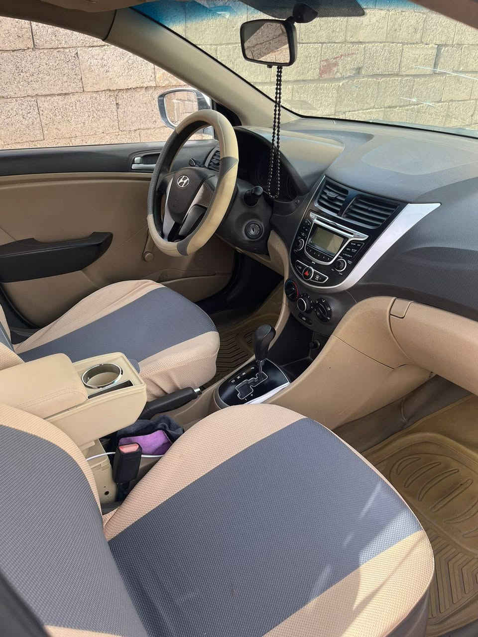 هونداي اكسنت وارد خليجي  2013 محرك 1600 
مكفولة  من الحادث والتبديل گير محرك 
سنتر لوك حساس خلفي 
تدفئة تبريد نضام ايكو سيارة نظيفة استخدام شخصي بأسمي تحويل ثاني يوم  السعر 90 ( *********** )
ناصربة  مجسر الاسكان
