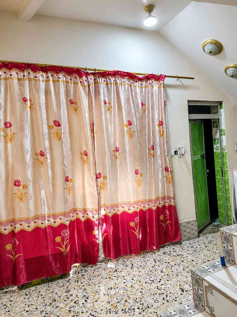 السلام عليكم مشتمل للبيع واسط شهداء شارع سبعه نيسان ركن على شارع مساحه 100متر 10x10بناء ٢١١٧ طابو صرف طابقين سعر130 قابل للتفاوض وبيه مجال تصال أو وات ساب ***********
