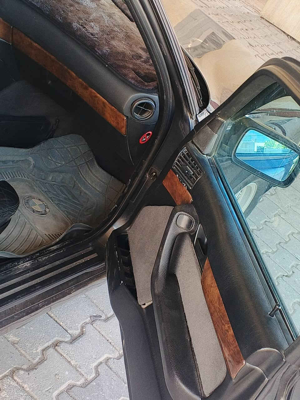 سلام عليكم..بي ام دبليو موديل 95 525i 
حدادية جديدة تخم تاير جديد ويل كب خلية إدامة عامة كاملة لمنظومة محرك كهربائيات سيارة على بلادية كلة شغال شرط فحص فتحة سقف بانوراما مرايا سائق شغال صفحتين  ترايك لزاخو ارجع اكول سيارة شرط فحص تأخذها سويجك وين تريد تأخذها سيارة كلشي بيها على وضع شركة وكلة شغال حتى لايت بصف جكمجة السبير موجود كتلوك مالها موجود نظافة وجمالية كلها كدامك سنوية ٢٠٣٠ سعر سيارة ثمانين 80$ وبي مجال مكان سيارة بصرة اتصال على رقم ***********
