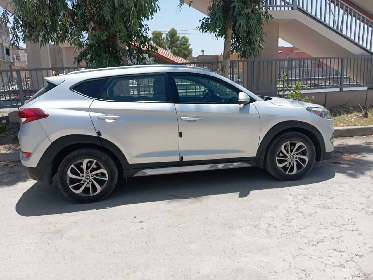 آلُـۜسـۨۚ(✋)ــِۖلُأمٌ ؏ـليۜـ(💜)ـكـۜم
توكسون 🚗
وارد امريكي👋
فول مواصفات بس من دون فتحه👋
موديل 2018👋
رقم دهوك مسطره🙋‍♂️
كابون بانزين ⛽
شرط التحويل 👋
ضررها موجود بل سونر 👋
محرك وكير شرط 👋
تدفئه وتبريد شرط 👋
طخم تايرات جديد 👋

#السعر-135$💸 وبيها مجال 
 العنوان.#مكتب_ريسان_لبيع_وشراء_السيارات (#موصل_الجانب_الايمن_حي17تموز_سايدين_الاقتصادين_مقابل_قطاع_الربيع) 
#اوقات_العمل⏲️ موجودين بالمكتب من ساعه10صباحاً الى الساعه 9مساءً 
ملاحظه يرجى الاتصال من الساعه العاشره  صباحاً الى الساعه العاشره مساءً 
للاتصال
📱***********
📱***********
#مكتب_ريسان
