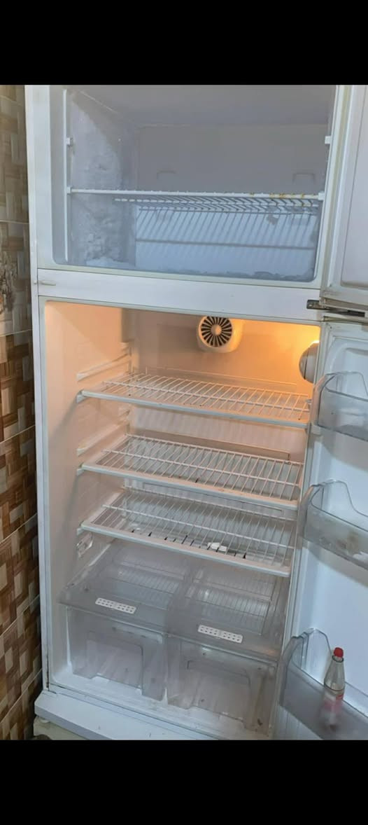 ثلاجه حجم كبير ارجلك انامكلف بل نشره شراي خابرصاحبه مكان بنجاعلي يم بنزينخانه طاهر اتصل رقم ***********
