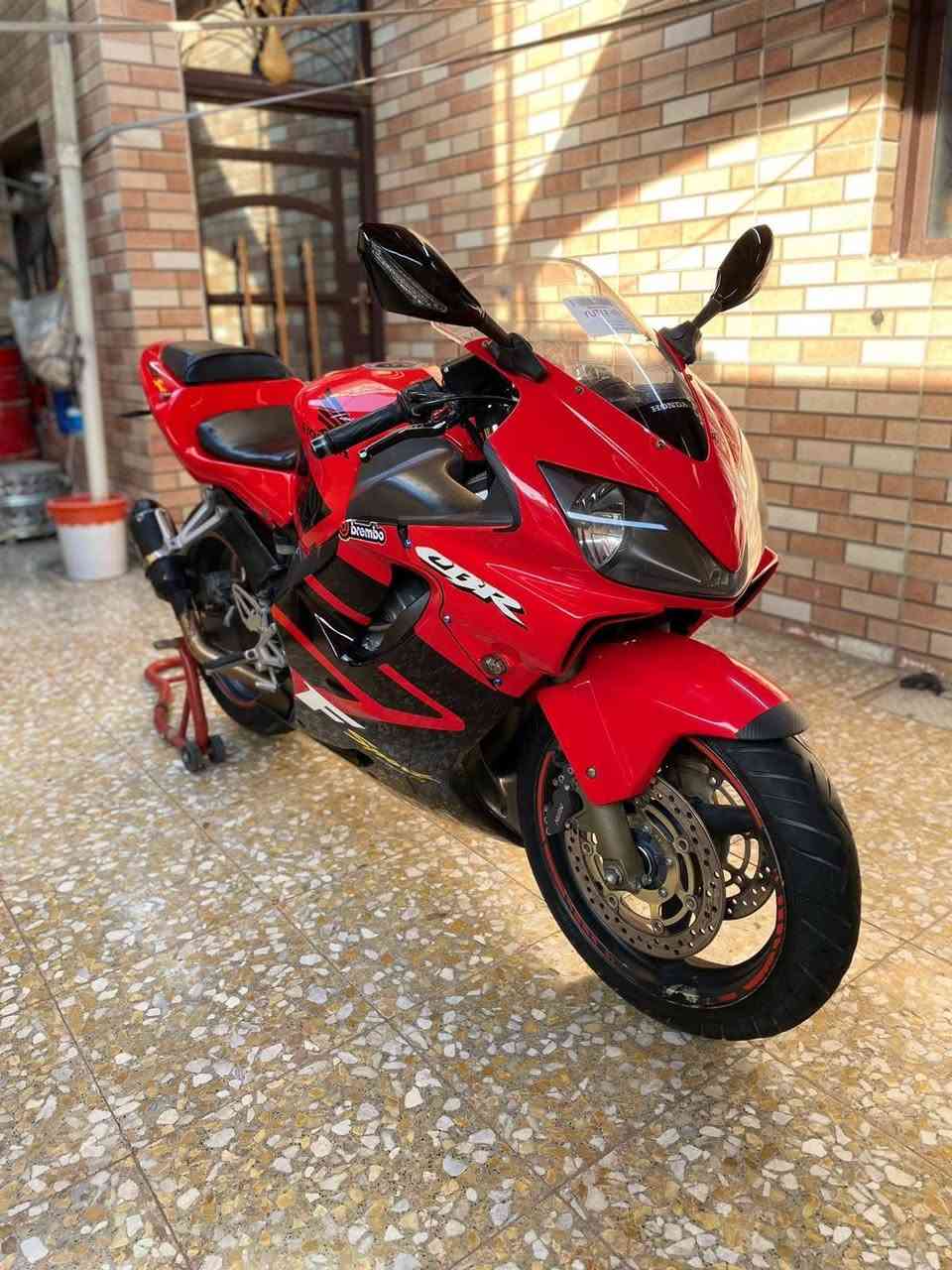 يالله.. 
سلام عليكم 
افوراي F4i 600 
مديل 2004 كفالة عامة 
من طول للطول محرك كير كهربائيات 
فول لدراجة ماعايزة برغي 
وموجود بيع نقد ول قسط مريح 
ويتوفر توصيل كافت المحافظات


**إذا كنت صاحب هذا الإعلان وتريد حذفه لأي سبب، رجاءا أرسل رسالة إلى الدعم الفني**