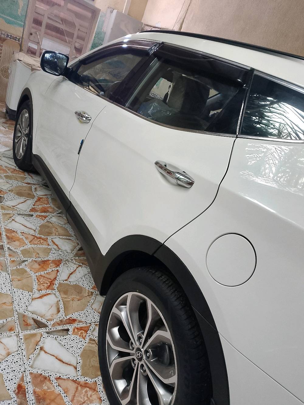 سنتافي خليجي 2013 رقم بصره باسمي سنويه ل2027 سبعه راكب تبريد 3 قطع بيه بارد بالباب عكس السايق والباقي كفاله كفاله من صدك مكينه وكير بلاد منظومة زنون عالي ناصي اصليات مو التجاري دوشمه وحداديه جديده شاشه جبيره كاميرا من الاخير سيارة شايب وعندك الحساب صار سبع سنوات جانيه نسيت شغله مكينه 4 سلندر دوش مداريه وايد وايد سبع سنوات ماماشي اكثر من 120 سرعه محد يصدك شايب بنظارات طبيه والسلام ختام 