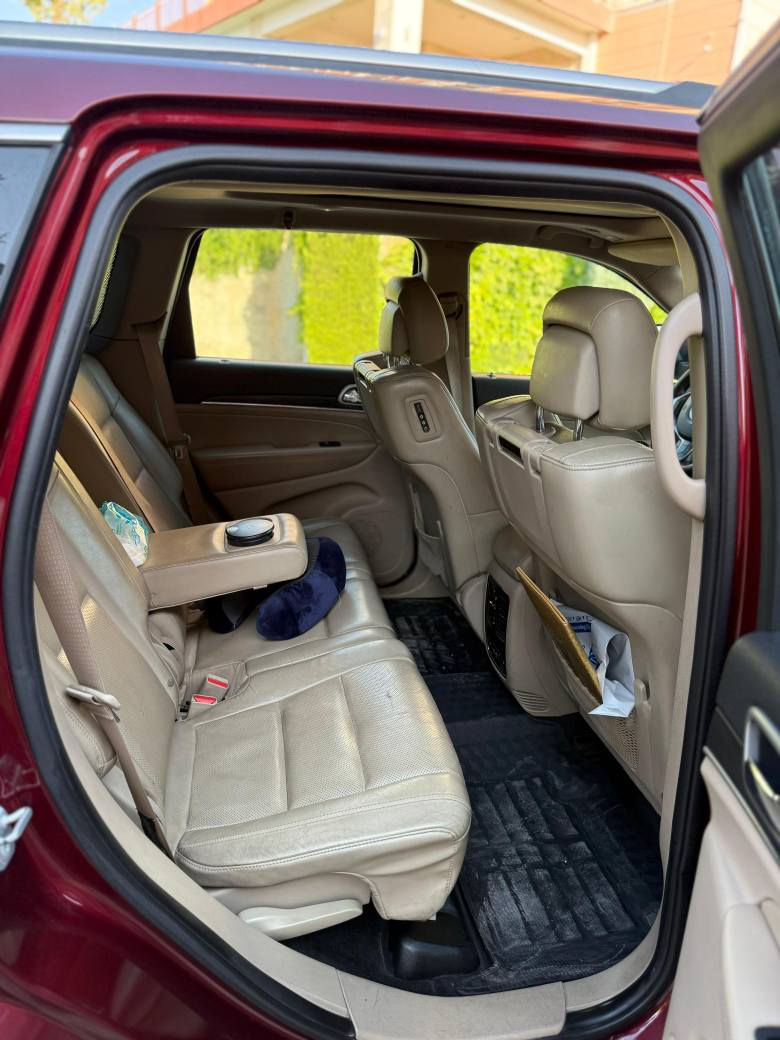 السلام عليكم...
جيب كراند شيروكي للبيع فول مواصفات لمتد بلاص خليجي وكالة ليث العبيدي رقم اربيل سنوية وهزة جديده السيارة جاهزه من كلشي ربع ما تصرف عليها ماشيه80mi ثلاث شاشات كبيرة كشنات كهرباء تحكمات رادارات حساسات كامرة دوارة وهواي مواصفات فول للاخير....وكلشي موجود بالسوك🙏
السعر275 للاستفسار الاتصال او واتساب على الارقام التالية ***********-*********** البصرة, العراق
