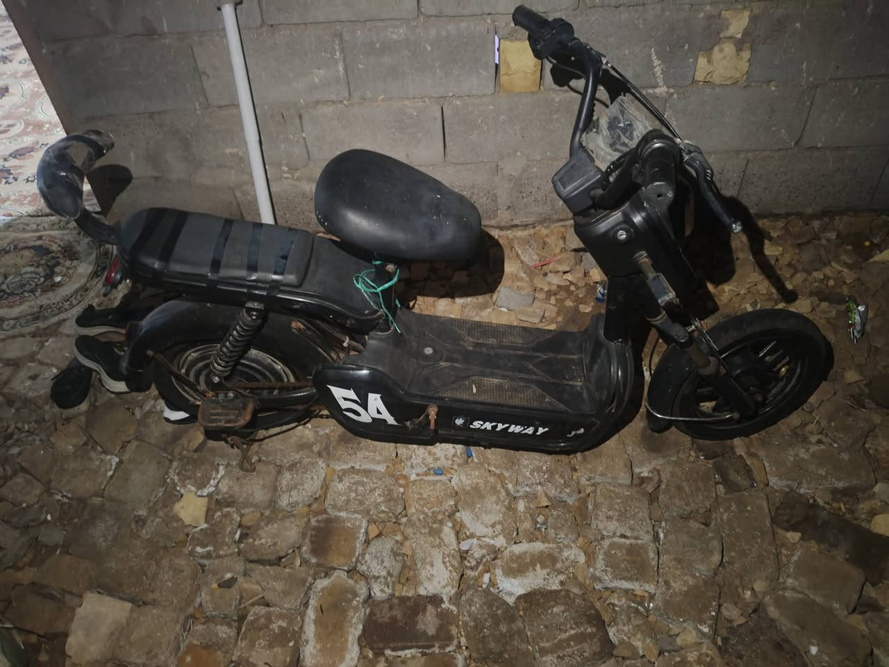 بيسكل شحن البيع شغال يمشي كلشي ما بي كهربايات كله شغاله دبل شاره الايت كلشي شغال سعره 100وبي مجال قليل مكاني ميسان المجر الكبير هذه رقمي ‏‪0784 294 3782‬‏
