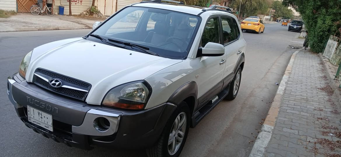 السلام عليكم توسان خليجيه للبيع موديل 2009 فول مواصفات مكينه 2000 دوش بيهه صبغ جاملغ لخلفي ولبنيد مصبوغ  ولباقي مكفول كير ومكينه وتبريد وصدر امامي خلفي مكفولات وسونار بلمنشور  رقم نجف مشروع وطني وين ميعجبك احولك رقمهه مميز مكان لسيارة بغداد لسعر 100 وبيهه مجال الرقم ***********
