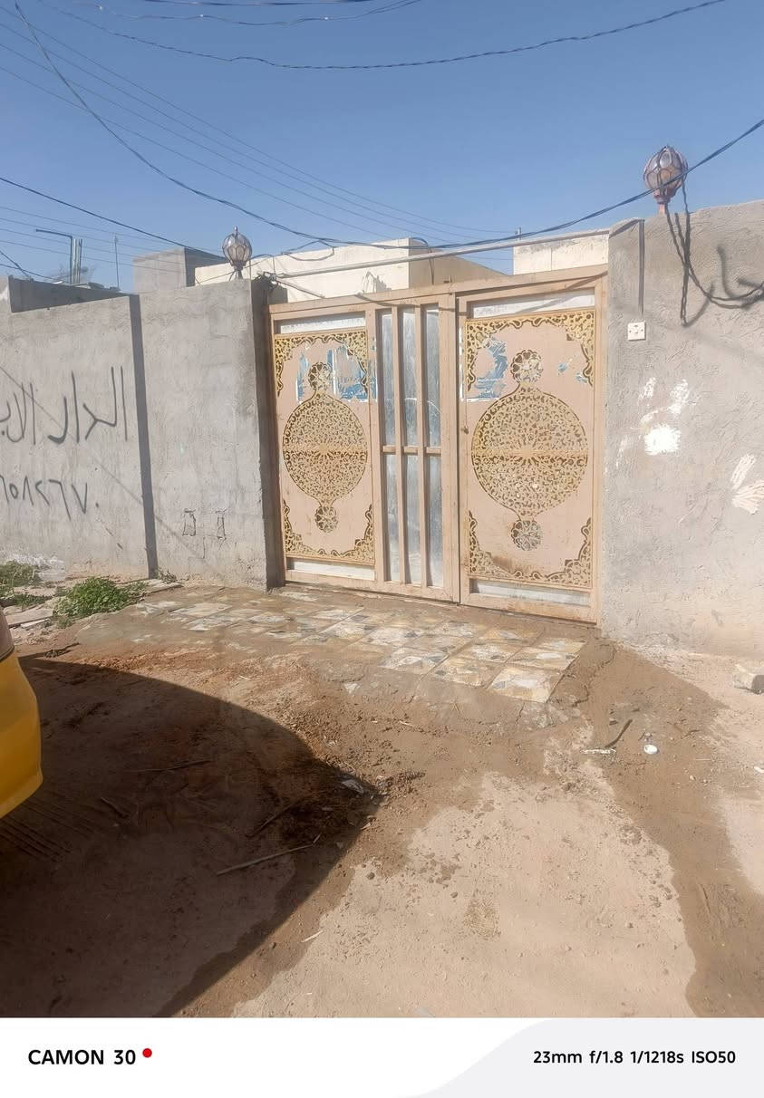 بيت الايجار 200متر يحتوي على 3غرف نوم واستقبال وصالة ومطبخ حي النداء  قرب شارع 60 قرب مجمع الاميرات الاول ***********
