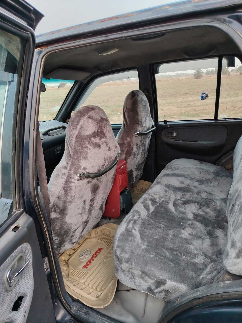 السلام عليكم سبورتج 93 مكينه وكير ونجي 6 سلندر رقم بابل وانكليزي سنويه ل 30 هزه جديده تخم تاير مسجل بلوتوث حداديه نضيفه كهربائيات كلها شغاله دوشمه جديده دواخلها نضيفه مكاني ديوانيه *********** السعر ٤٥ وبيها مجال
