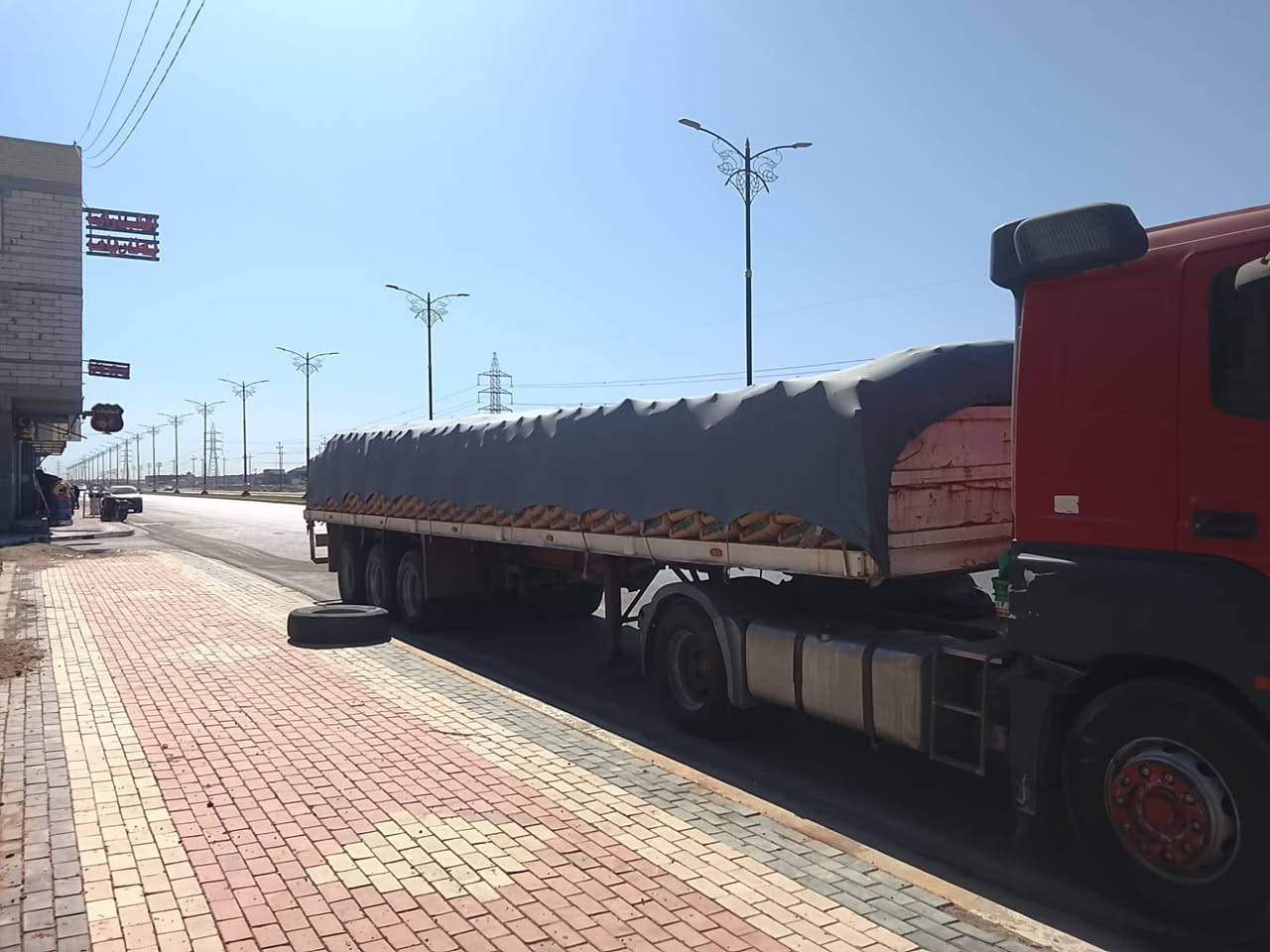 السلام علیکم 
اكسور ٢٠٠٥ رقم سليمانيه هزا جديده مربوطه ٤ محور مزوج فلات مكينه ٤٣ كير كهربائي سياره جاهزا خير من الله مكاني كربلاء السعر ١٨٥ راس اوعربانه ***********
