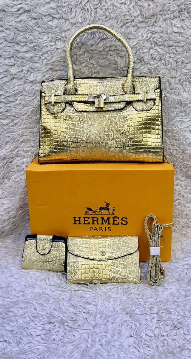 سلاو 😍👋 مرحبا 👋🧡 ANA SHOES 

جبنالكم حقايب نسايً ماركة HERMES اصلي 7الوان موجود
العنوان كركوك قادسيه الثانيه بدايه سايدين ابو
 خطاب  توصيل جميع محافظات
الاتصال على هذا الرق***********
