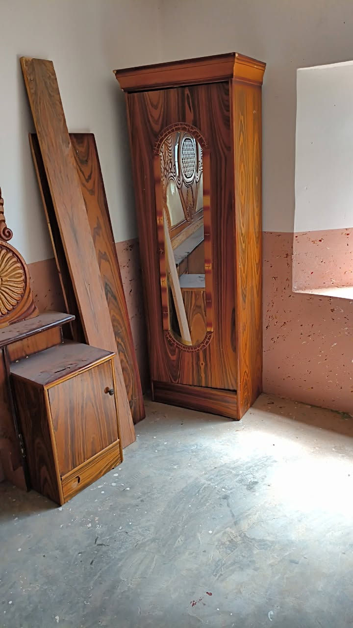 غرفت اخشاب للبيع قيم بل يحبه الله الشراي يتفضل هاذا رقمي ***********
