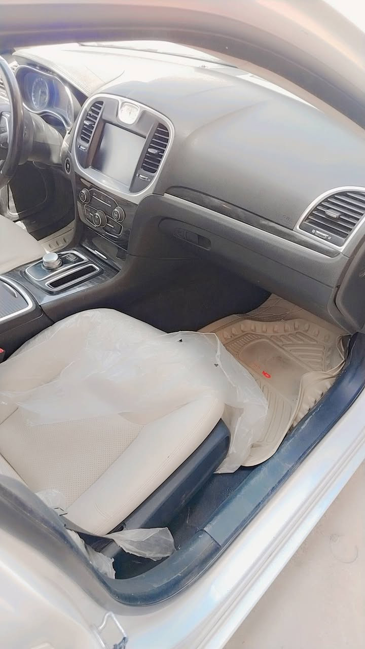 يا الله اوباما 15مرمز 22 رقم بغداد باسمي السياره كفاله بيها فقط كلير بامريكا سياره جديده مابيها اي نقص السعر 190 وبيها مجال ***********
