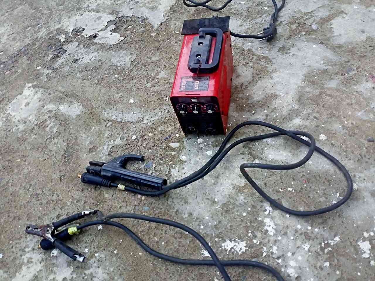 متاح للبيع ماكنة لحام اخو الجديد سيبايه مكنسه كهربائيه طافيه سعر 75داخل الموصل لتواصل الاتصال على ***********
