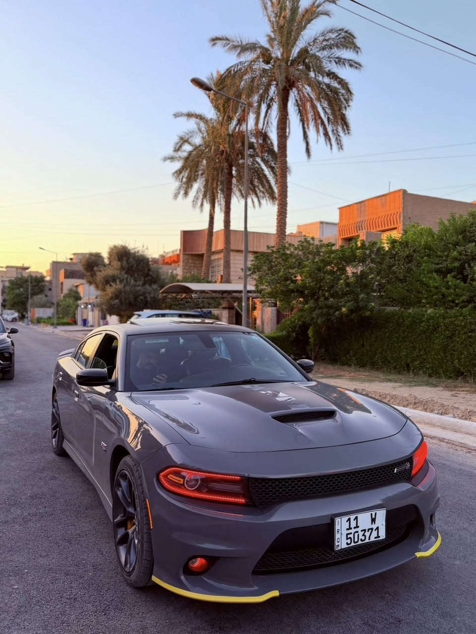 السلام وعليكم شباب للبيع 
جارجر دايتونا اصل موديل 2023 
النداء الاخير فول مواصفات 1/1 
5700 المكينه 
بدون ايرباك 
حادث بنيد  صبغ فقط 
توجد طبقه كلير في الصفحه الايمن  
ماشيه 30 كيلو 
بدون نقص كير ومكينه بلاد السياره ع وضع الشركه ما ملعوب بيه 
موقع سياره بغداد حي القادسيه 
رقم ***********
السعر 285 وبيها مجال بسيط
