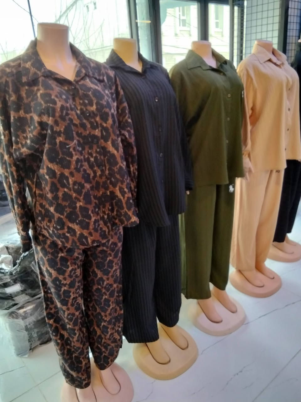 تنزيلات تنزيلات سوت نسائي بهاري  سعر 10,000الف دينار العنوان خانقين شارع المصرف مجمع حبيب مول أزياء حمزه


**إذا كنت صاحب هذا الإعلان وتريد حذفه لأي سبب، رجاءا أرسل رسالة إلى الدعم الفني**