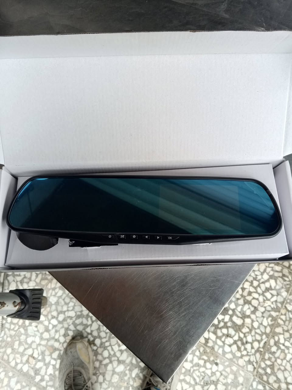 سلام عليكم داش كام للبيع جميع انواع السيارات شاشه عرض السعر 35 ألف وبيه مجال عنوان  الحريه الدولعي هاتف *********** جديد وليس مستعمل
