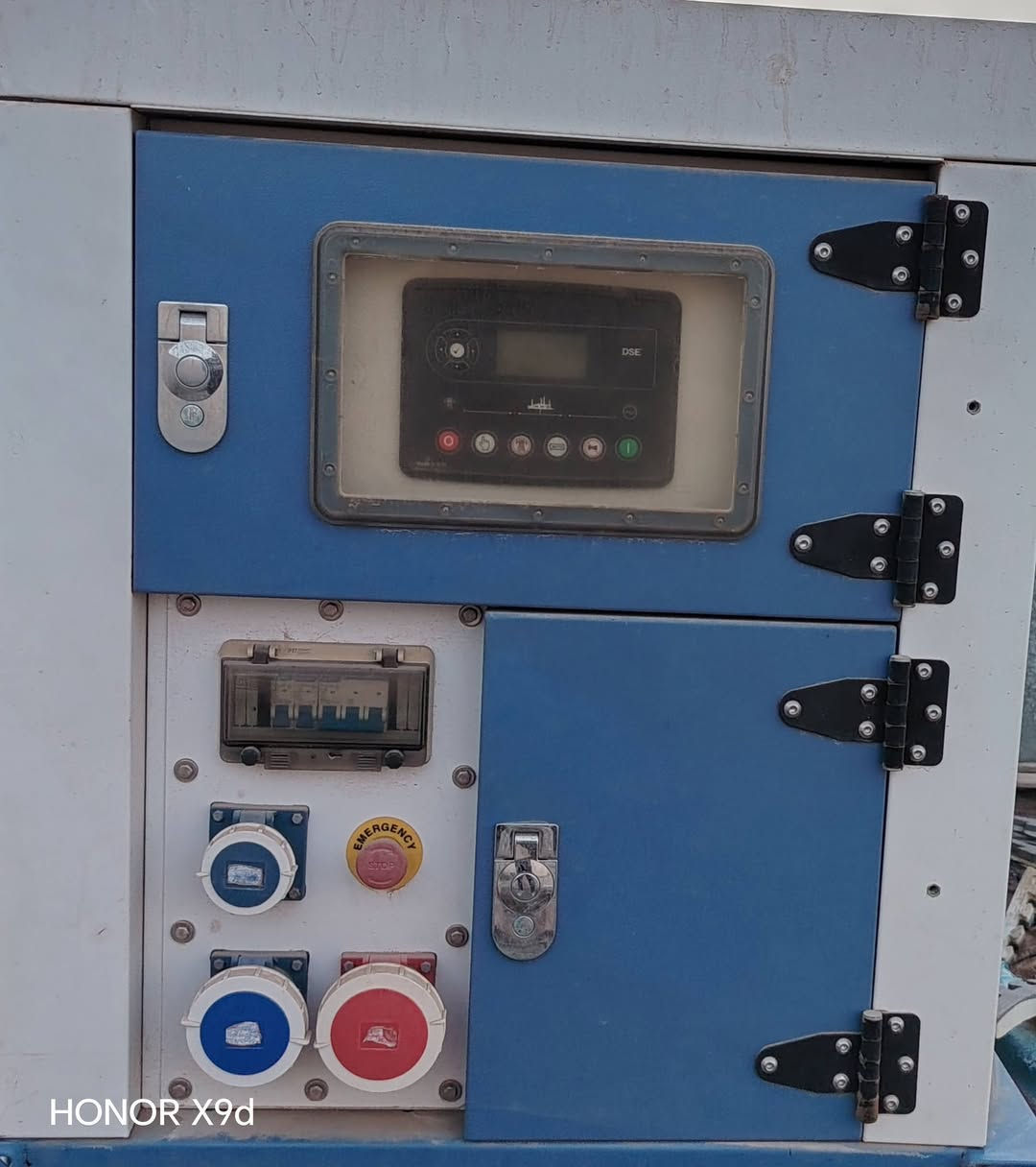 مولد للبيع جديد مشتغل فقط اسبوعين
30 kv
120 A
جديد كلش نظافه 100%
صرفية كاز قليله 
نوعيته بيركنز صيني 
للاستفسار الاتصال ع الرقم  ***********
موجود واتساب
