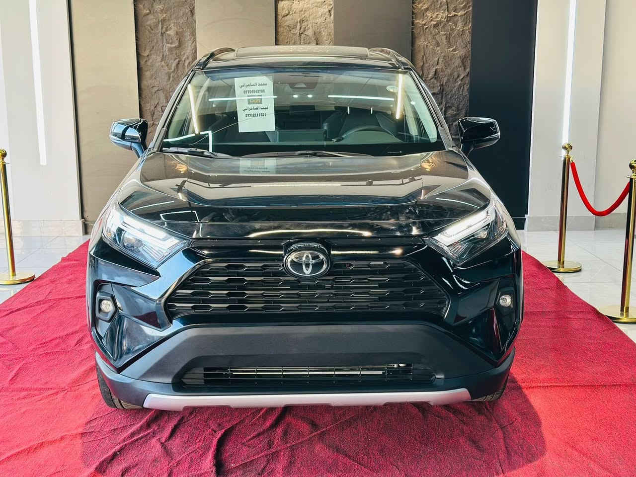 🔥 راف فور بريميوم 2024 (بنزين)
. مكان السيارة اربيل
بدون رقم تترقم شمالي
عداد 22 فقط
ملاحظة 
صور الحادث ورقم الشاصي
مرفق مع المنشور
صبغ باب وباب مبدل بلادي شركه بدون صبغ وشبر بجاملغ سكن بدون ارباك 
للاستفسار

***********

السعر مناسب جداً 238$ وبي مجال 💐

مواصفات
 • المحرك:
 • 2.5 لتر، 4 سلندر، تنفس طبيعي.
 • القوة: حوالي 203 حصان.
 • العزم: 243 نيوتن.م.
 • ناقل الحركة: أوتوماتيك 8 سرعات (Direct Shift).
 • نظام الدفع: دفع أمامي (FWD) أو رباعي (AWD) حسب الفئة.
 • التسارع 0-100 كم: تقريبًا 8.5 – 9 ثواني.
 • استهلاك الوقود: معدل بين 14 – 15 كم/لتر (يعتمد على الدفع FWD أو AWD
المواصفات الداخلية
 • مقاعد جلد/جلد فاخر مع تسخين (أمامي).
 • مقعد سائق كهربائي مع ذاكرة.
 • شاشة وسطية لمس أبل كار بلاي & أندرويد أوتو.
 • منافذ USB-C.
 • تكييف أوتوماتيكي ثنائي المناطق.
 • سقف سلايت
المواصفات الخارجية:
 • رنكات ألمنيوم 19 إنش.
 • مصابيح أمامية وخلفية LED مع إضاءة نهارية.
 • فتحة سقف.
 • مرايا كهربائية مع تدفئة.
 •
أنظمة السلامة (Toyota Safety Sense 2.5+):
 • مثبت سرعة راداري متكيف.
 • نظام البقاء في المسار + تنبيه عند الخروج.
 • فرملة طوارئ مع 
 • تنبيه حركة خلفية عند الرجوع
