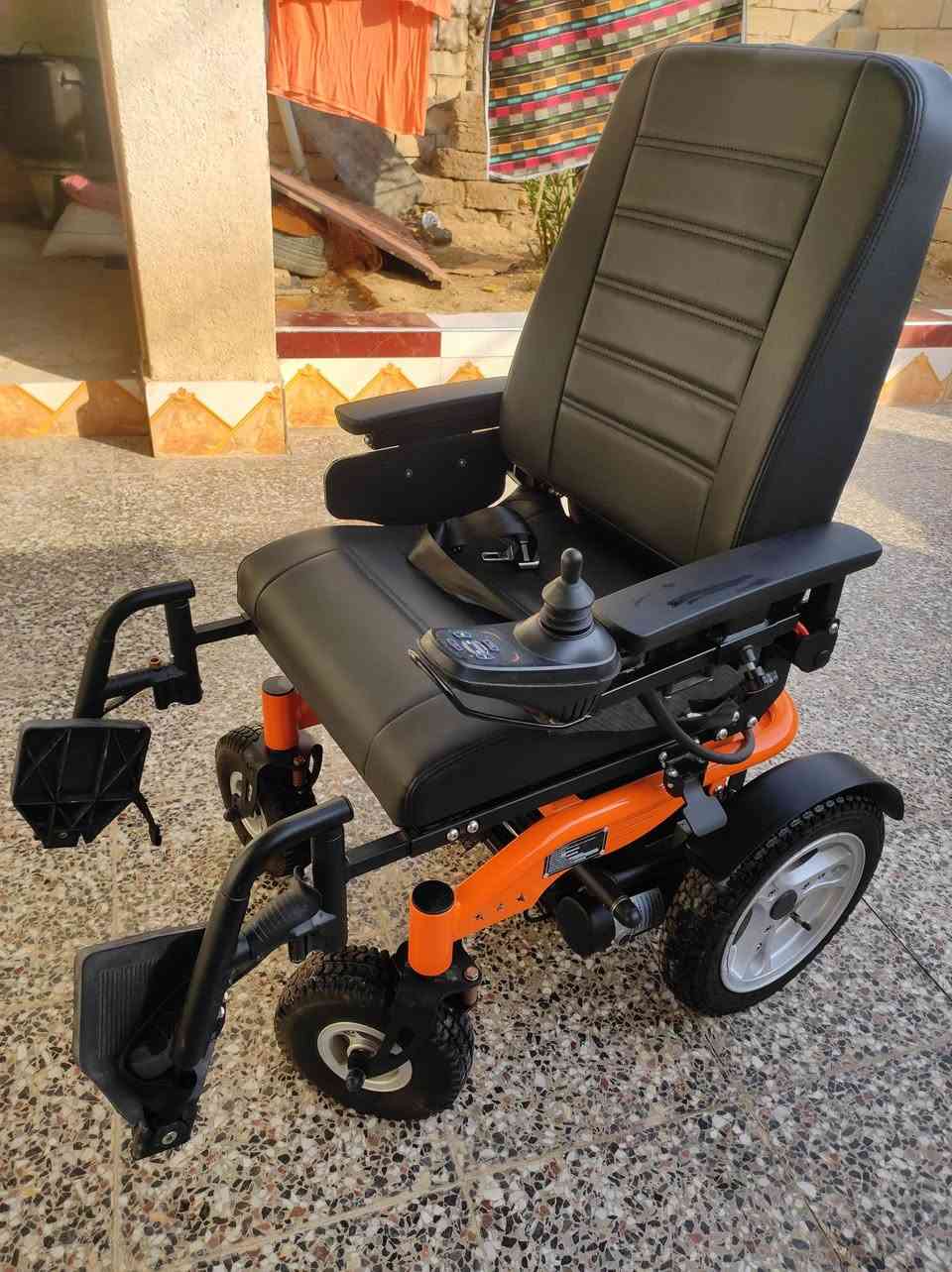 كرسي كهربائي لبيع السعر خاص جديد ***********
