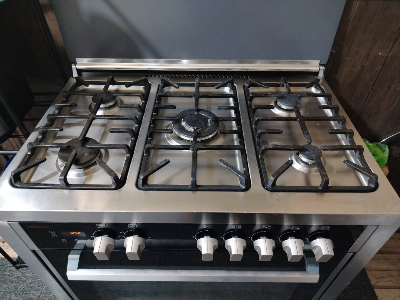 للبيع طباخ إيطالي المنشأ كلش نظيف سعره ٥٥٠ وبي مجال


**إذا كنت صاحب هذا الإعلان وتريد حذفه لأي سبب، رجاءا أرسل رسالة إلى الدعم الفني**