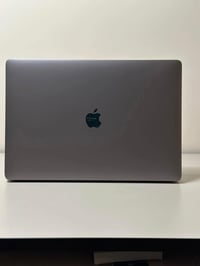 MacBook Pro 2018 15.4 inch Ci7 Ram16 Hard 256ssd Touch Bar  Touch iD ك...