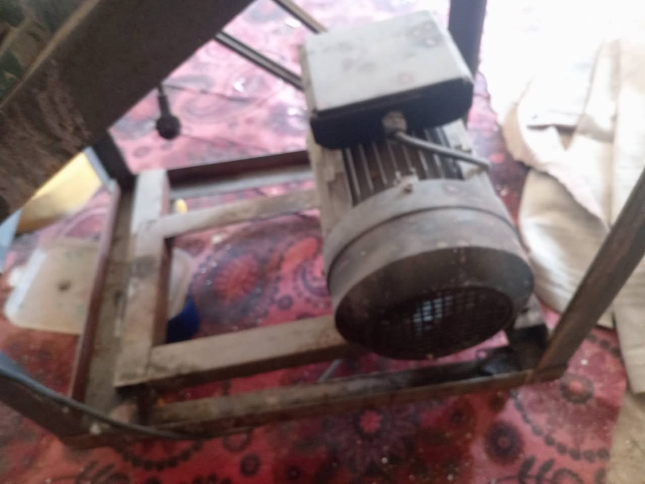 السلام عليكم عندي هاي مكينه مال ثلج جراشه للبيع ب350وبيهه مجال شرط الفحص العنوان البصره حيانيه *********** واتس
