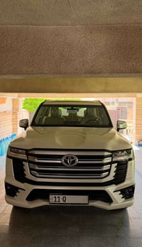 لاندكروز VX • ٢٠٢٤ • ماشي ١٦٠٠٠ كم