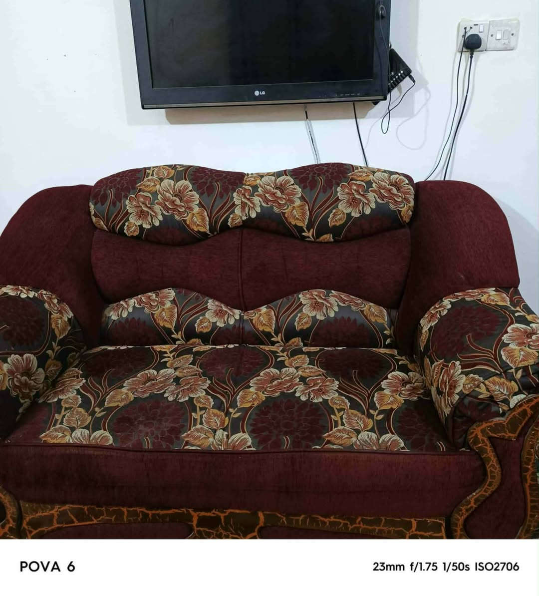 تخم للبيع ١٠ مقاعد نظيف السعر ٢٠٠ بي مجال
مكان حي نزال
 الرقم *********** لشراي 
إشارة الأصدقاء
