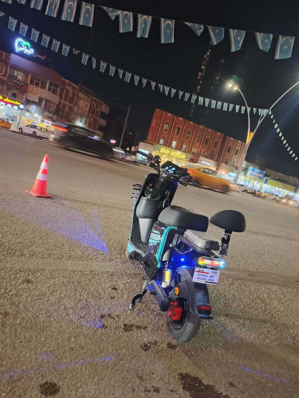 بايسكل شحن للبيع نوع R7 موديل 2024 فول مواصفات نظافه 90% 5 بطاريات دبل سماعه بلوتوث بلادي إشارات لكزس لايت عالي وناصي  بريكات شحط سويجات 2 بصمه 2 تشغيل عن بعد اربع سرعات بالشاشه سرعه 99 سرعه حقيقي 70 يتحمل وزن 200  نظام بك R نظام P بايسكل جديد معنه الكلمه مكاني كركوك راس دوميز   سعر خاص وهذا رقمي واتساب هم موجود (***********)
