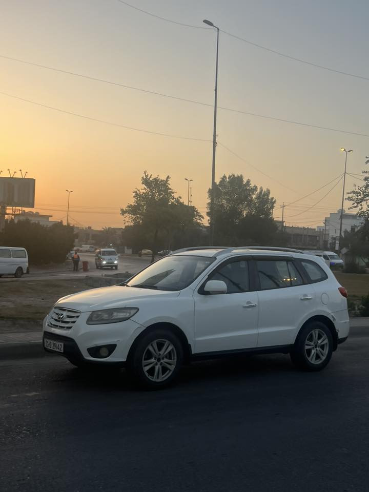 سنتافي 2011سته سلندر فول مواصفات السياره بيه الجه اليسره بدون تكم وبدون دواخل وبيها بنيد 
والكير مالتها بيه مشكله 
السعر115قفللل
***********
