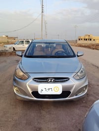 اكسنت ٢٠١٥ خليجي مكفوله من الصبغ و التبديل كير محرك شرط  محركها ١٤٠٠ م...